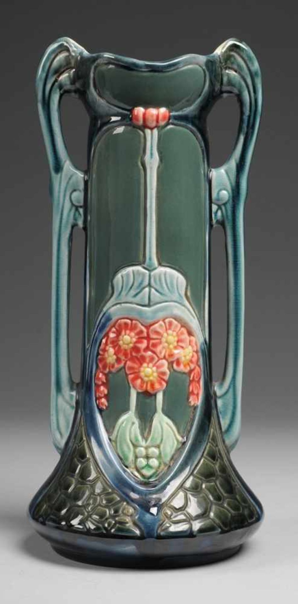 Jugendstil-Vase Steingut, polychrom glasiert. Zylindrisch-gestreckte Form mit l. ausschwingender