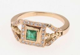 Smaragd-Brillant-Ring 585er GG. Schmale, zum Ringkopf zu keilförmig verbreiterte, an der Schulter