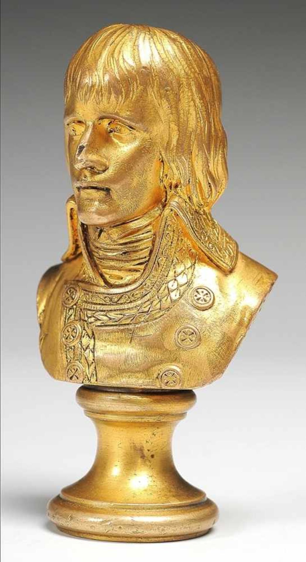 Boizot, Louis-Simon (Paris 1743 - 1809) Bronze, feuervergoldet. Auf rundem Profilsockel Porträtbüste - Bild 2 aus 5