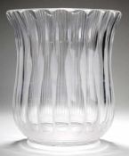Große Vase Farbloses Kristallglas. Formgeblasen. Bauchiger Korpus mit ausgestellter Mündung.