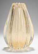 Vase "Cordonato d'Oro" Farbloses, dickwandiges Glas. Formgeblasen. Bauchiger birnenförmiger Korpus