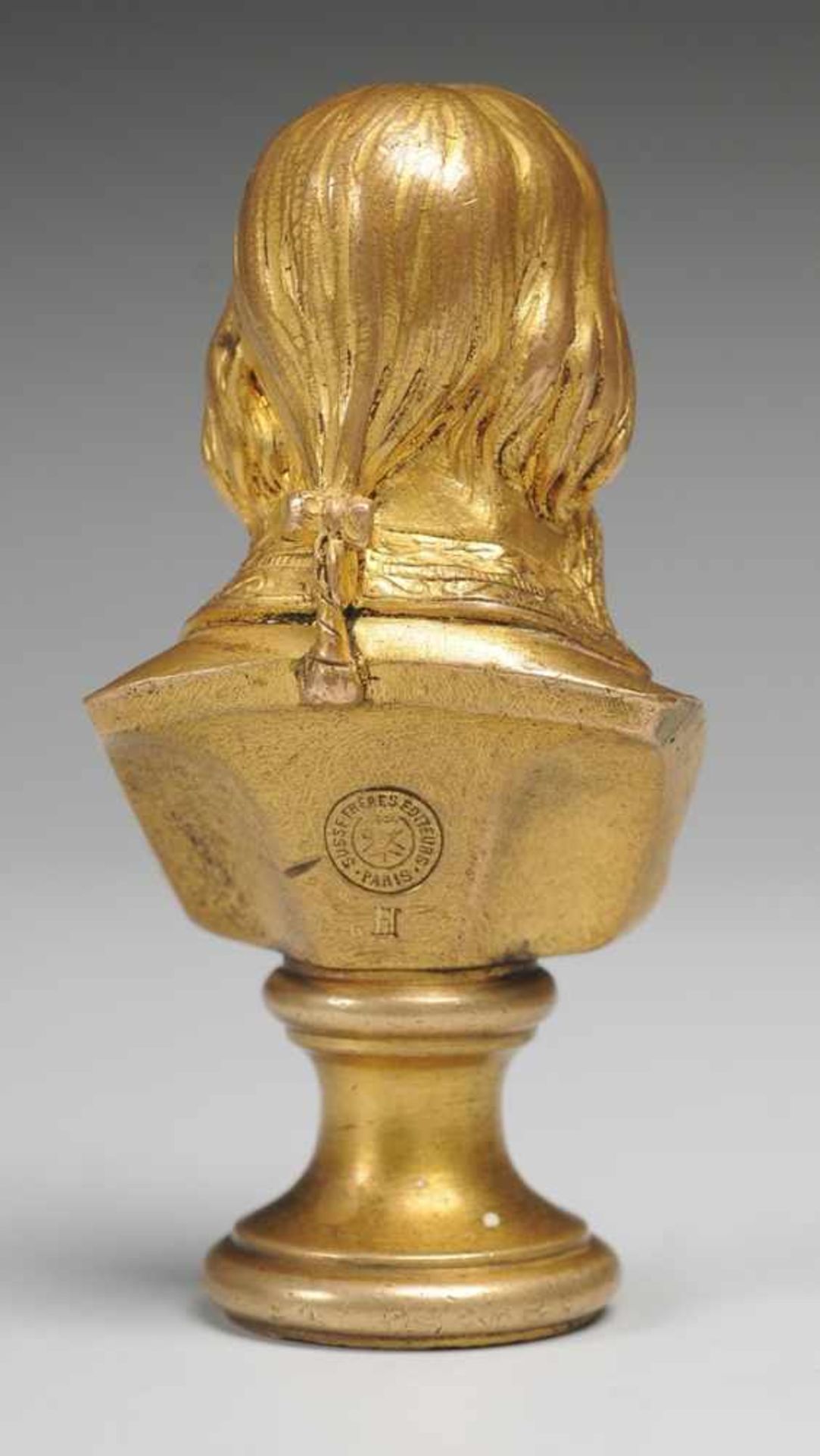 Boizot, Louis-Simon (Paris 1743 - 1809) Bronze, feuervergoldet. Auf rundem Profilsockel Porträtbüste - Bild 3 aus 5