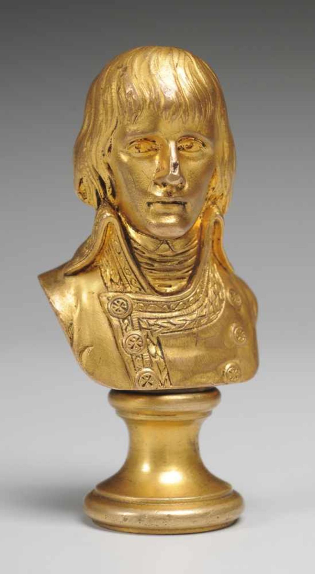Boizot, Louis-Simon (Paris 1743 - 1809) Bronze, feuervergoldet. Auf rundem Profilsockel Porträtbüste