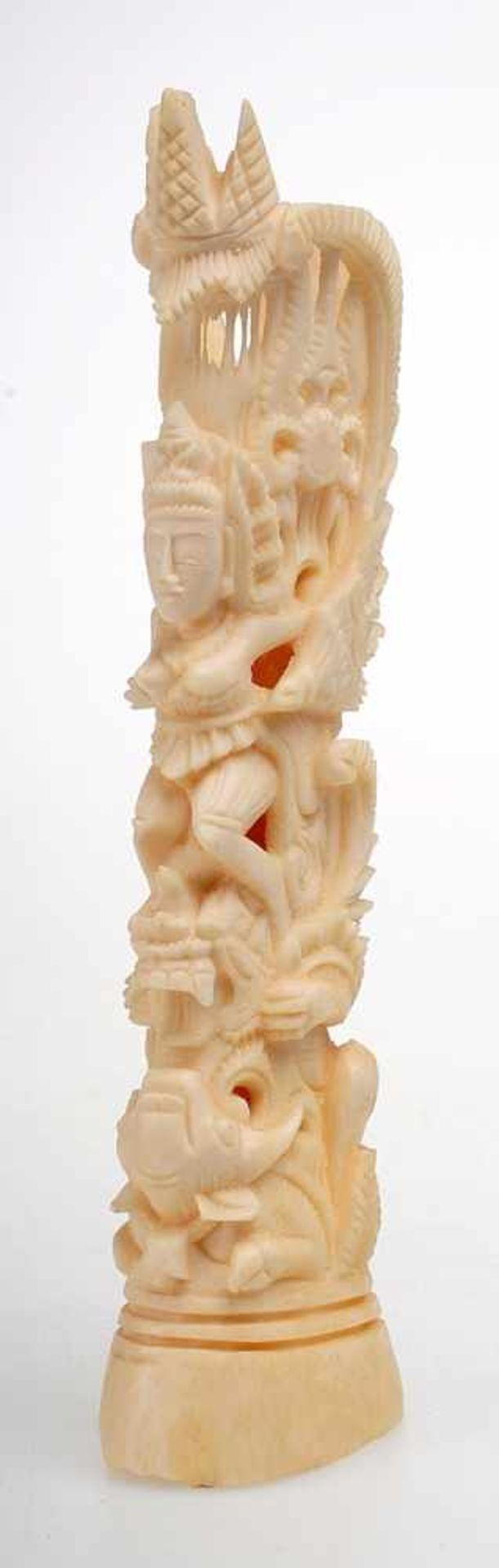 Elfenbeinschnitzerei Bein, geschnitzt. Durchbrochen gearbeitete Darstellung einer hinduistischen