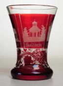 Biedermeier-Andenkenglas Farbloses Glas, part. rot gebeizt. Formgeblasen. Massiver wulstiger Stand