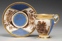 Biedermeier-Tasse mit UT Weiß, glasiert. Über ausgestelltem Fuß bauchige Form mit über Kehlung