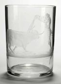 Becherglas Farbloses Glas. Formgeblasen. L. konische Form. Fronts. in Mattschliff Stierkampfszene