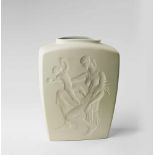 Ceres-Vase Seladonfarbener Biscuitscherben, innen glasiert. Modell 18230. Vierkantig,