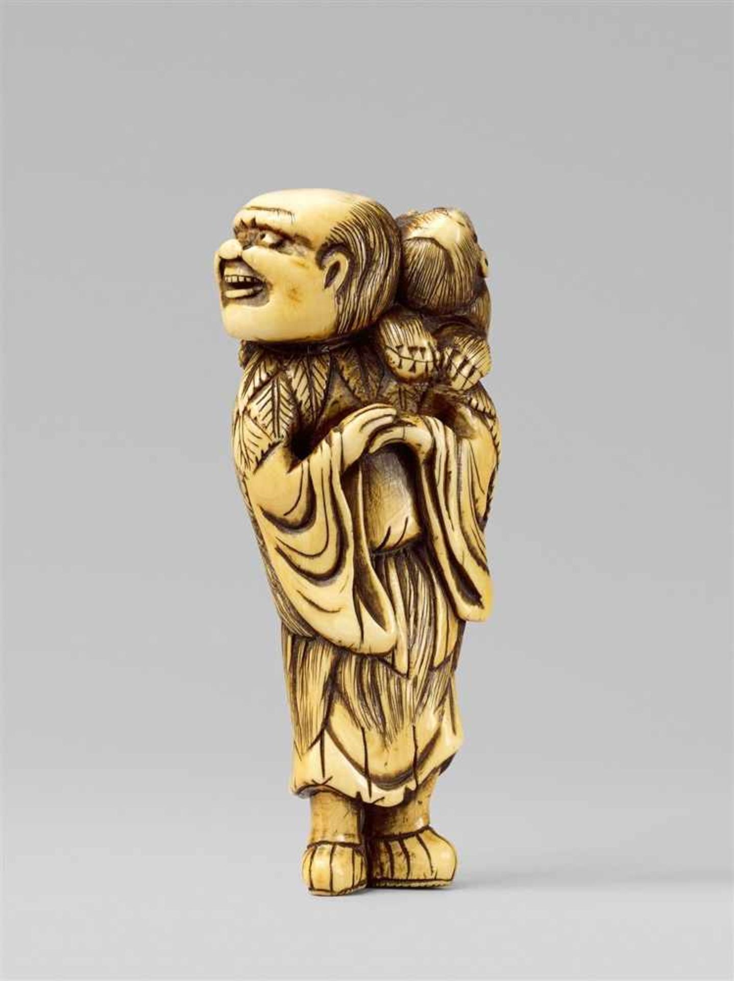 A fine and rare ivory netsuke of a laughing sennin with a porcupine. Late 18th [...] - Image 6 of 6