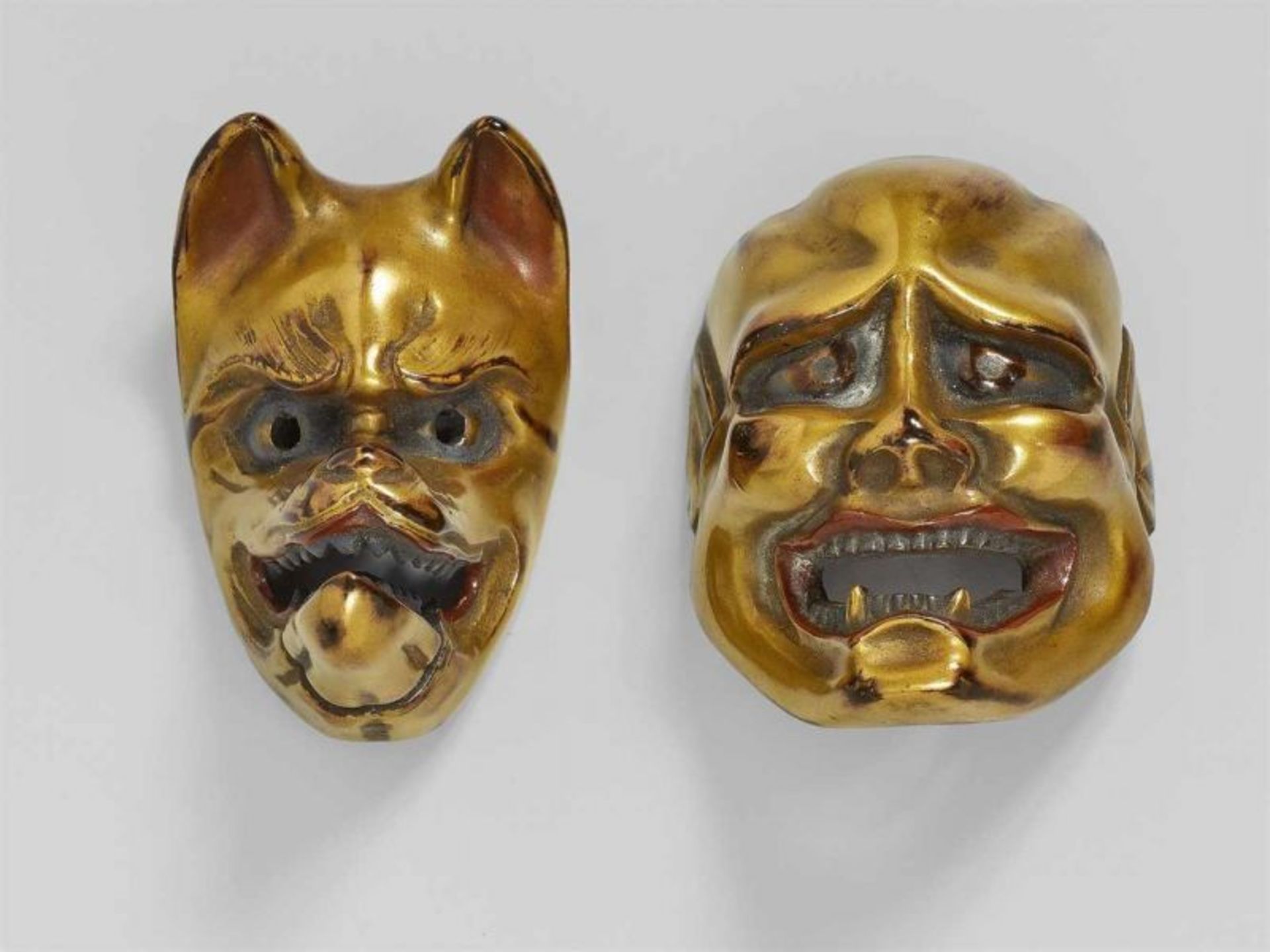 Two maki-e-lacquered wood mask netsuke. 19th century - a) A smiling man with large [...] - Image 2 of 2