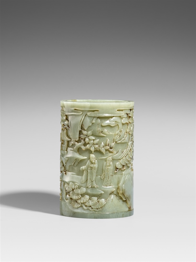 Pinselbecher. Seladongrüne Jade In Relief vier Gelehrte zwischen Bäumen und Pavillons in einer