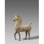 Figur eines Pferdes. Sichuan. Han-Zeit (206 v. Chr.-220 n. Chr.) Stehendes Pferd mit leicht