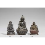 Buddha Shakyamuni. Bronze. Ming-Zeit Im Meditationssitz auf einem großen Lotos, die rechte Hand in