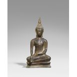 Buddha in maravijaya. Bronze. Thailand. 17. Jh. oder später Im Meditationssitz auf einem niedrigen