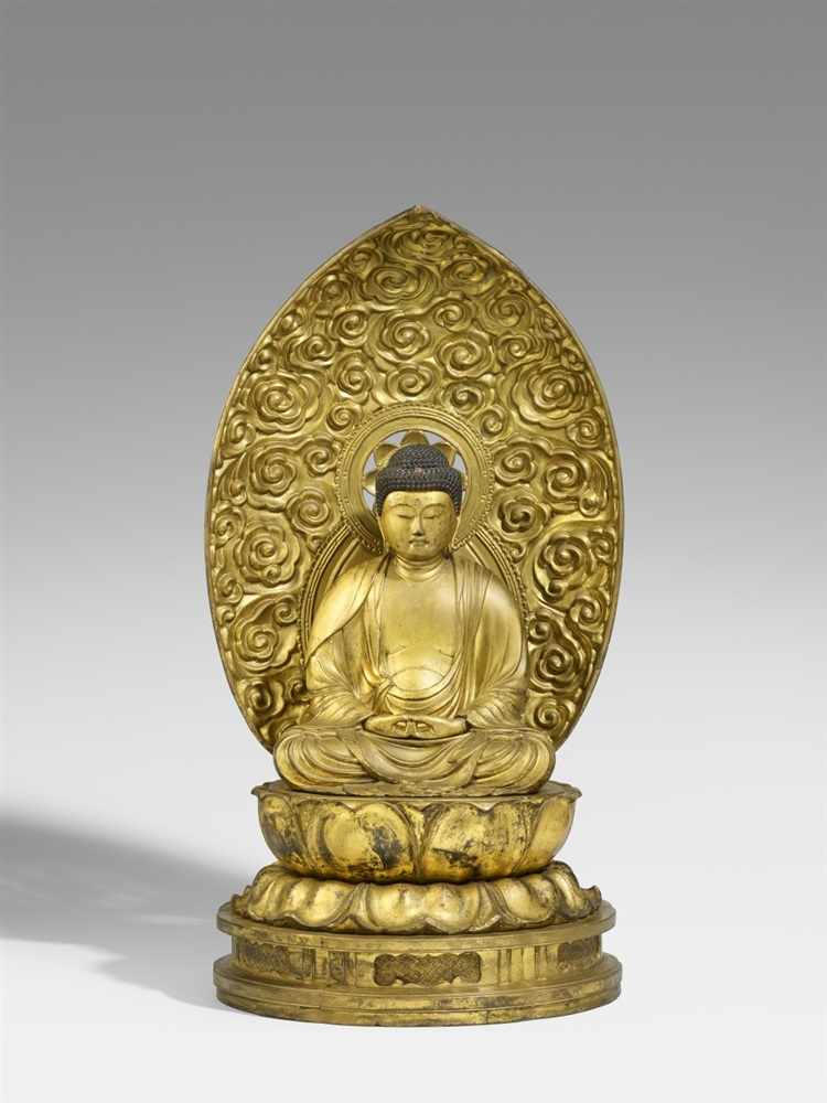 Buddha Amida Nyorai. Holz, Lack und Vergoldung. 18. Jh. Im Meditationssitz, auf separat gearbeitetem