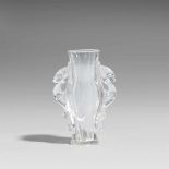 Vase. Bergkristall. 18./19. Jh. Achtfach facettiert, mit seitlichen Handhaben in Form von