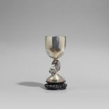 Pokal. Silber. Shanghai. Um 1900 Die undekorierte, innen vergoldete Kuppa wird getragen von einem