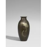 Große Vase. Bronze (hakudô). Osaka. Ca. 1940 Am Boden eingepresste Marke: Inu und Chûroku (= Neya