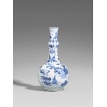 Blau-weiße Flaschenvase. Chongzhen Periode (1628-1644) Kugelige Vase mit langem, leicht konkavem