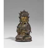 Guanyin. Bronze. 17./18. Jh. Im Meditationssitz, die rechte Hand ist angehoben, die linke hält