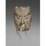 Maske eines grimmigen Mannes. Kiri-Holz, farbig gefasst. Edo-Zeit Mit großer Nase und mit nach unten
