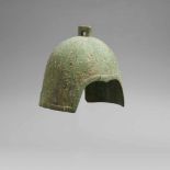 Helm. Bronze. Östliche Zhou-Zeit/Zeit der Streitenden Reihe 5./3. Jh. Glatte Schale mit