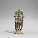 Figur eines vierarmigen Shiva. Bronze. Ostindien 17./19. Jh. Stehend auf einem runden Lotossockel,