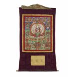 Thangka der Sitatapatra. Tibet. 19. Jh. Die tausendköpfige und tausendarmige Schutzgottheit steht