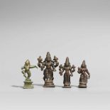 Vier Figuren. Bronze und Gelbguss. Südindien. 17./19. Jh. a) Tanzender Krishna mit Butterkugel auf