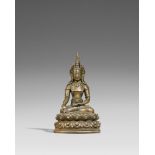 Buddha Ratnasambhava. Kupferlegierung. Tibet. 16. Jh. Der gekrönte und reich geschmückte tathagata