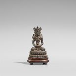 Buddha Amitayus. Bronze. Sinotibetisch. 17. Jh. Der reich geschmückte Herr des Lebens auf einem