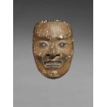 Nô-Maske vom Typ Ayakashi. Holz, farbig gefasst. 17. Jh. Maske eines Geistes eines Mannes