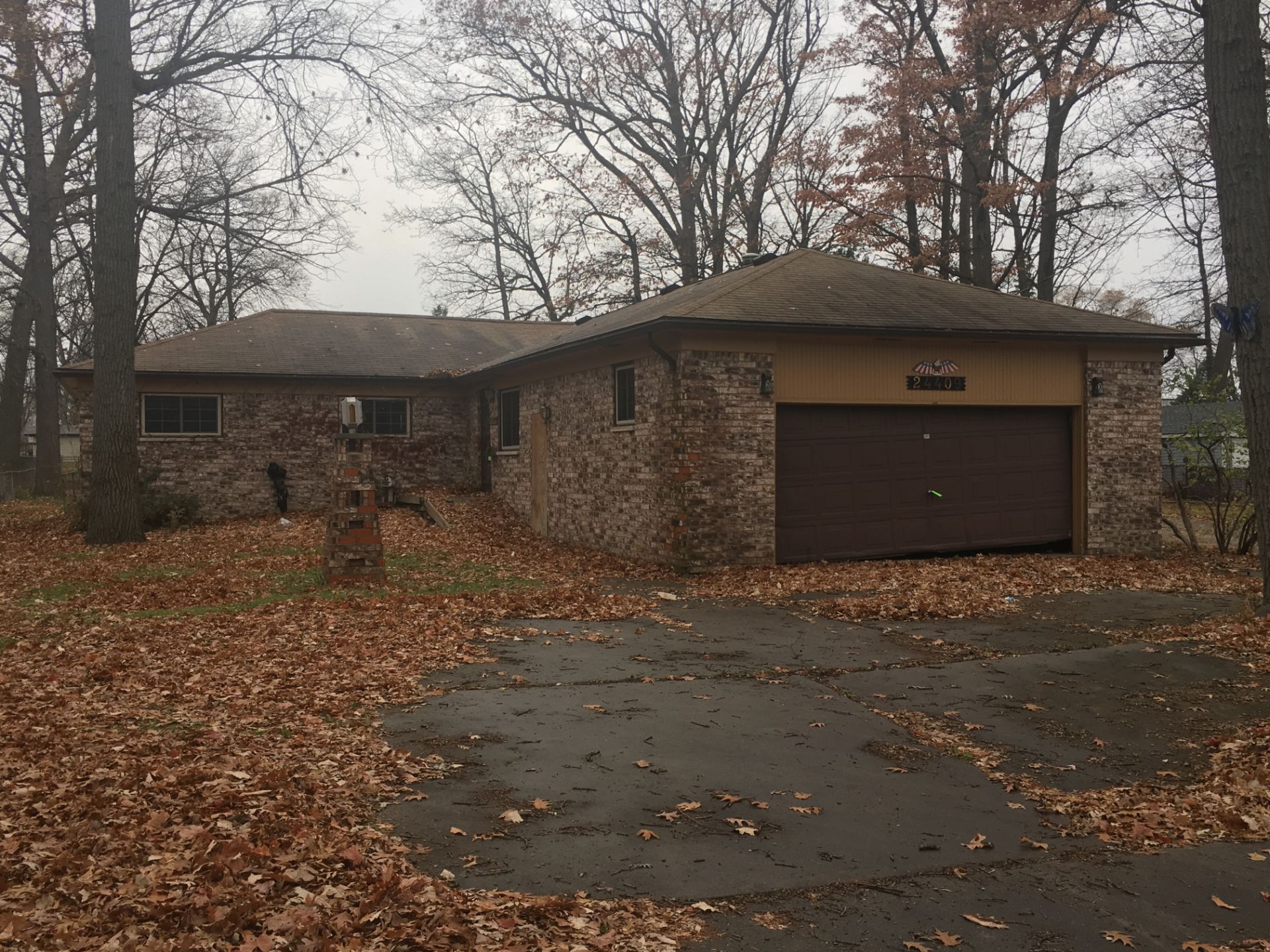 3 BDR, 1.5 BA, 2 Stall Garage ~ Single Family ~ Warren, Michigan!