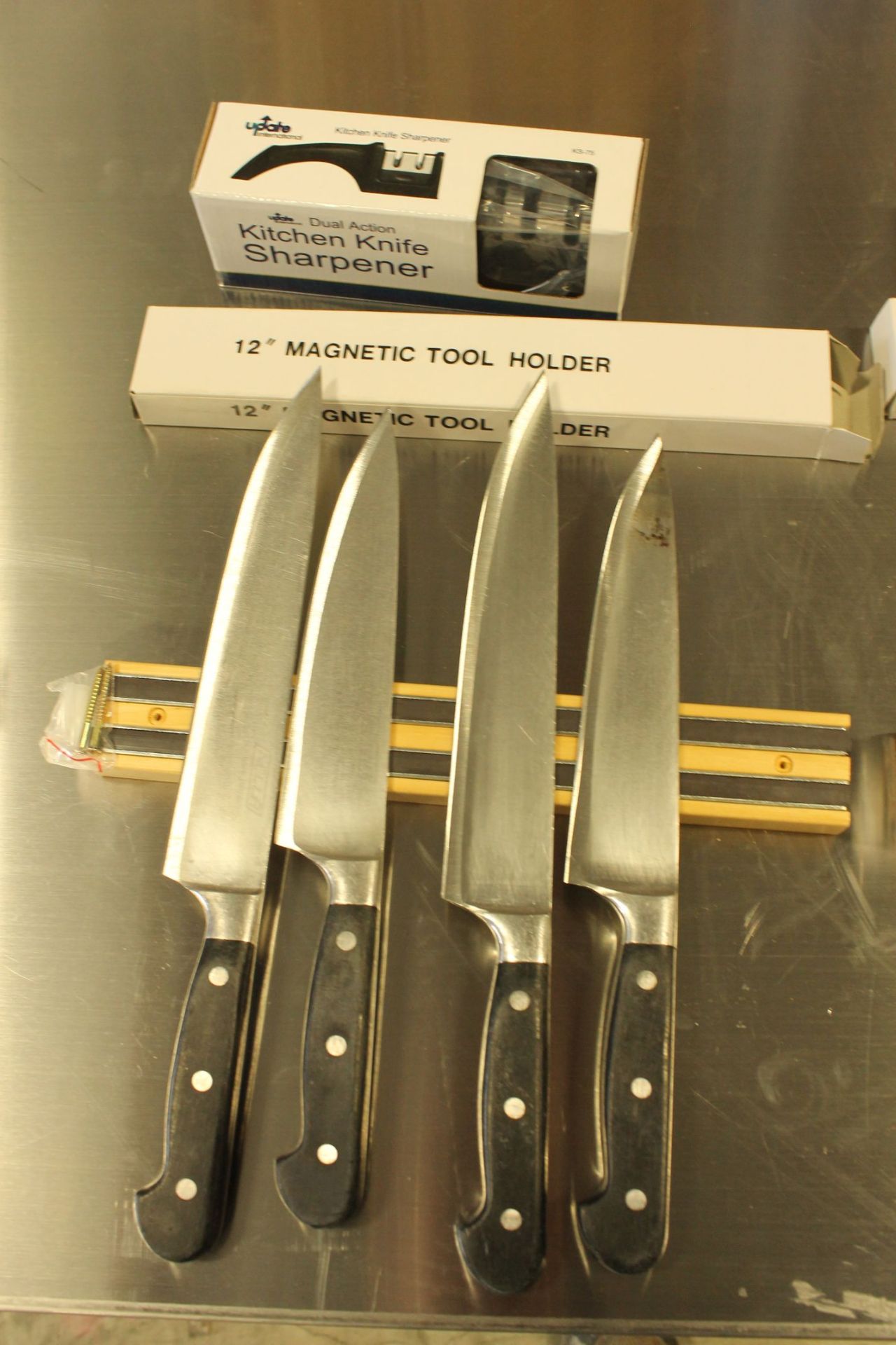 Lot of 4 High Quality Knives, 12" Magnetic Bar & Knife Sharpener