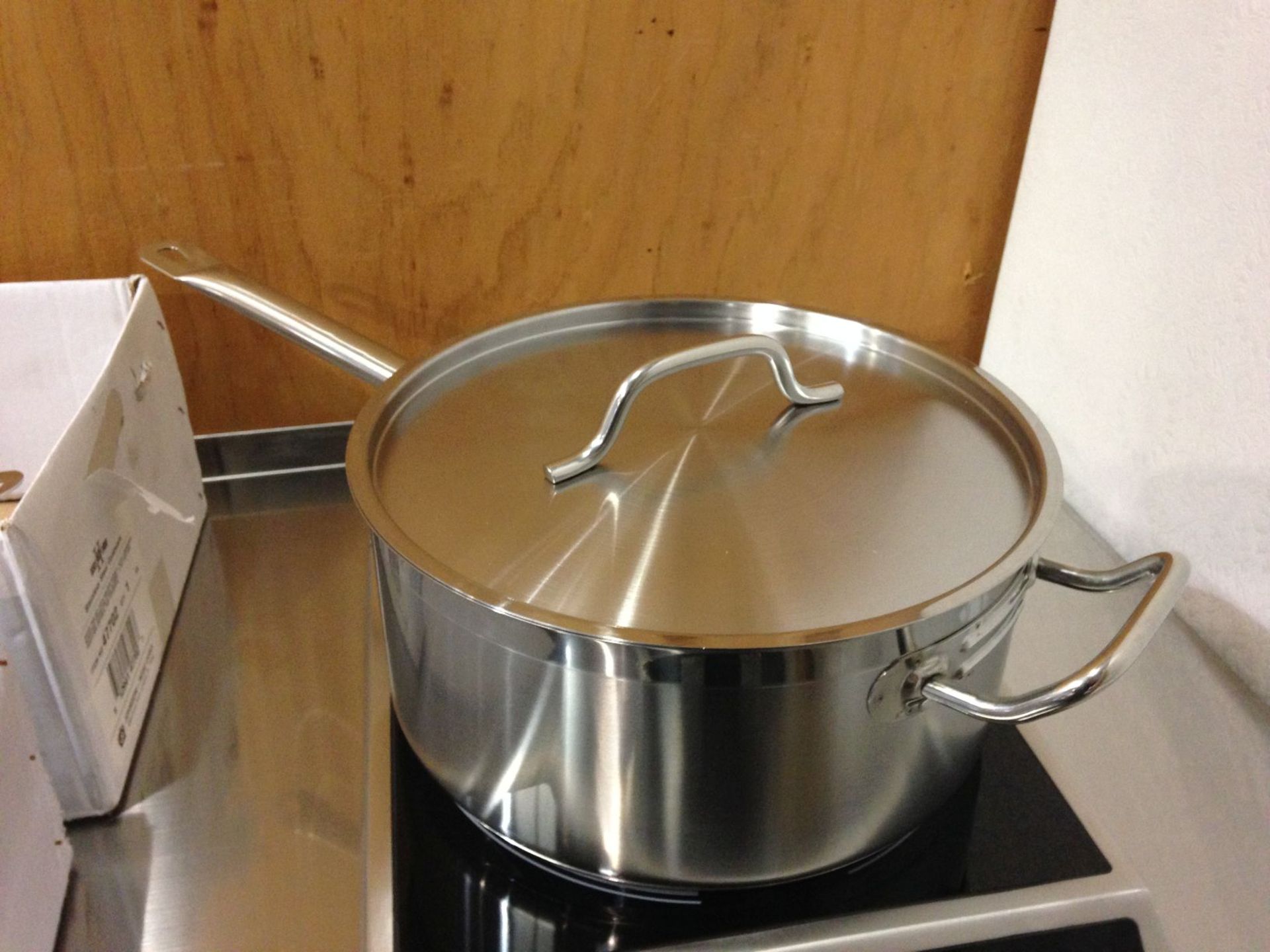 7.5qt Heavy Duty Sauce Pan Induction Capable - Image 4 of 4