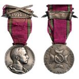 SAXE ERNESTINE HOUSE ORDER Silver Merit Medal, 3rd Type, signed "MvK". Breast Badge, 30 mm,