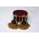 Lot Medical Officer parade shoulderboards, md 1930 Captain: made in cherry-colored velvet and gold