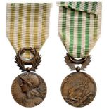 Dardanelle Campaign Medal Breast Badge, Bronze, 30 mm, original suspension ring and ribbon. I