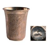 Silver tumbler Engraved with a floral motif all around, model in form of a tulip, "84" standard