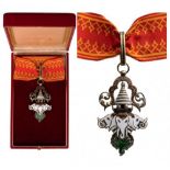 ORDER OF THE MILION ELEPHANTS AND OF THE WHITE PARASOL Commander's Cross, instituted in 1909. Neck