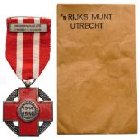 COMMEMORATIVE CROSS 1940-1945 OF THE NETHERLANDS RED CROSS Breast Badge, 40 mm, silvered metal,