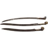 Lot of 3 Ottoman Yatagan 1700-1800, with bone handle First piece: the blade engraved is single-edged