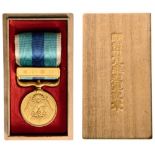 Russo Japanese 1904-05 War Medal, instituted in 1906 Breast Badge, gilt bronze, 30 mm, original