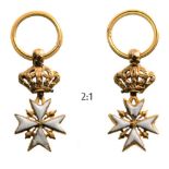 ORDER OF MALTA Knight’s Cross Miniature beginning of 19th Century. Breast Badge, 8 mm, GOLD, both