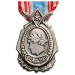 MILITARY VALOR MEDAL, instituted in 1971 1st Class. Breast Badge, 55x36 mm, silvered Metal, original