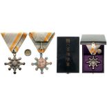 ORDER OF THE SACRED TREASURE (Kunnito zuihisho) 8th Class Badge, instituted in 1888. Breast Badge,