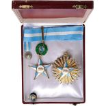 ORDER OF THE STAR Grand Officer’s Set, 2nd Class, instituted in 1961. Neck Badge, 55 mm, gilt