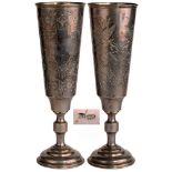 Gilded silver one flower vase, pedestal base Engraving of large flowers all around, mute reserve,