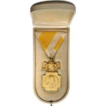 BENE MERENTI MEDAL, PIUS X, 1903 Breast Badge, 60x32 mm, ilt Bronze, trophee suspension, ring and