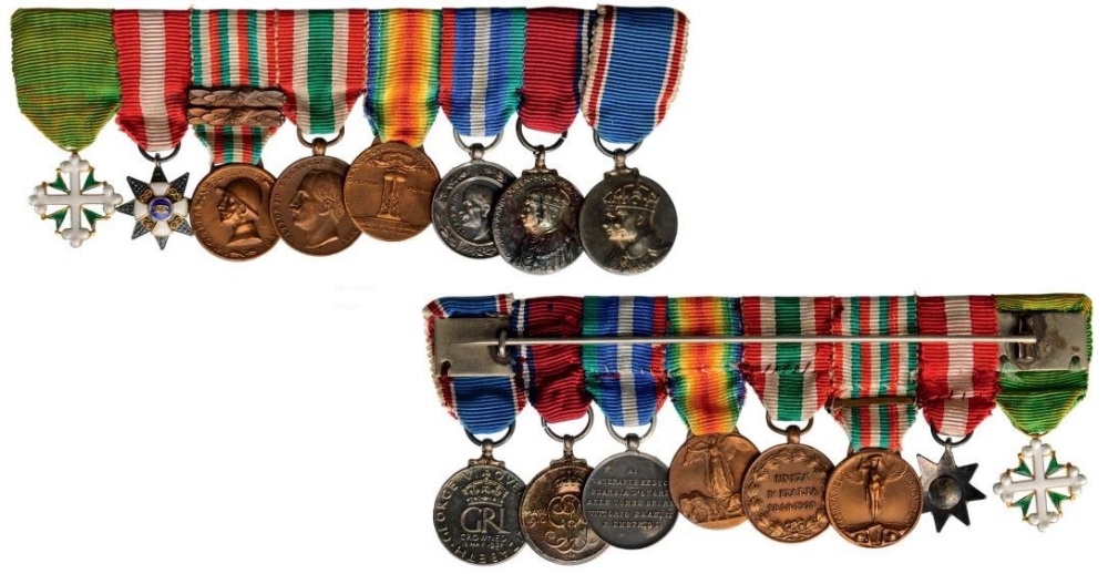 Medal Bar with 8 Miniatures